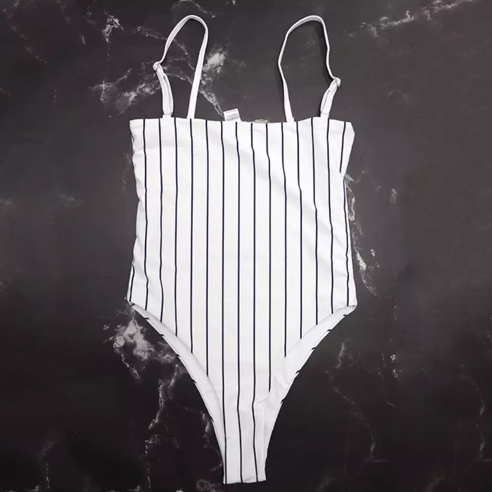NEW 🤩 One piece black white striped monokini - Picture 2 of 3